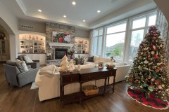 Great-Room-Christmas-Decor-at-The-Heartland-Reserve