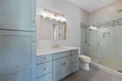 Pool Bath with Shower and Storage - The Vandoren