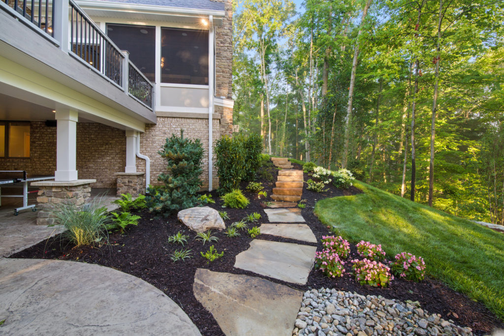 Cincinnati custom home landscaping