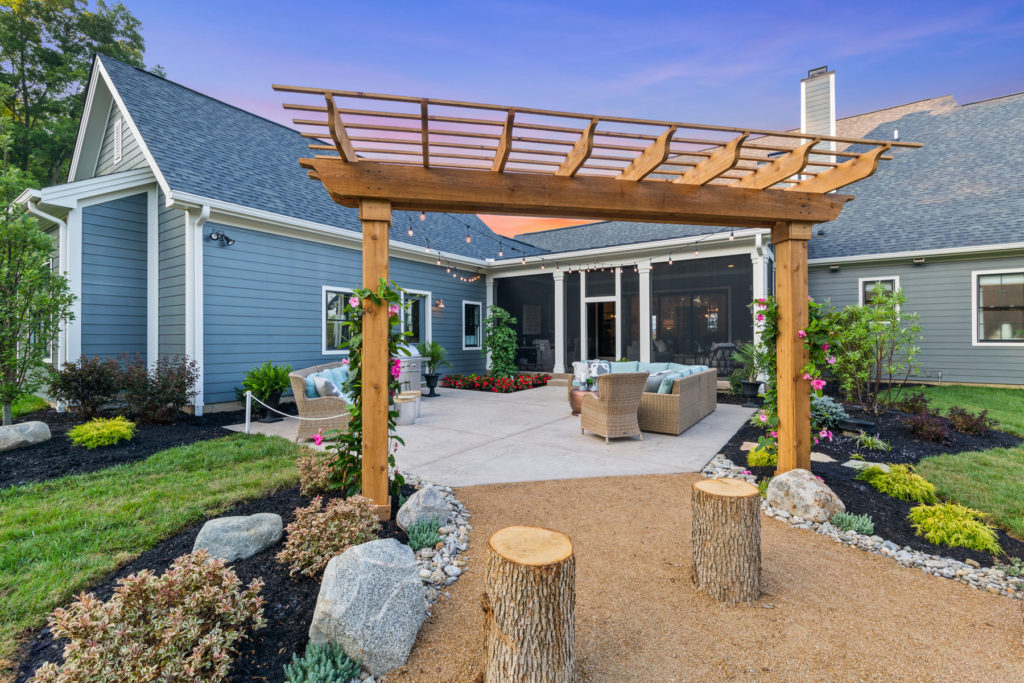 Cincinnati custom home patio furniture