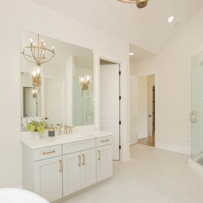 Woodford Custom Home Primary Bathroom