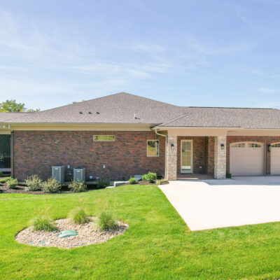 3 Bay Garage With Friends Side Entrance